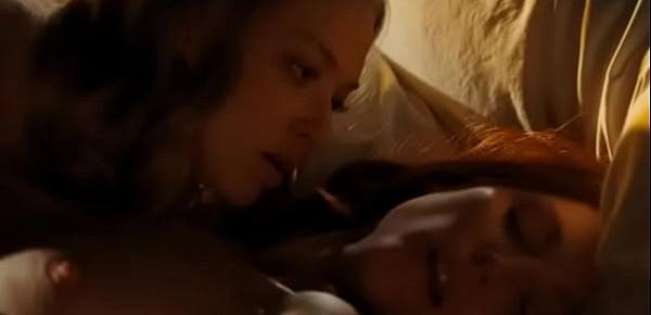  Julianne Moore, Amanda Seyfried - Chloe (2009)